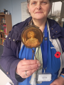 Amanda holding an original Daily Mirror mirror